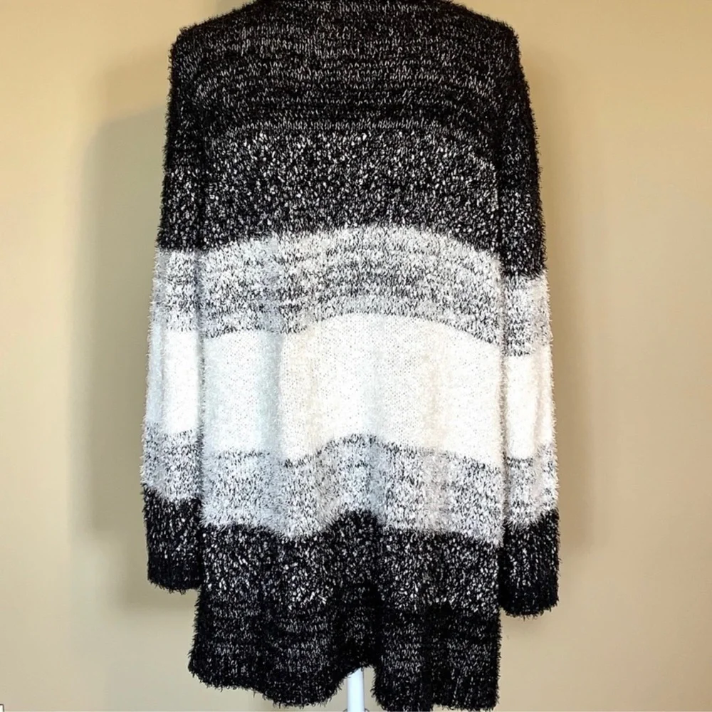 🌿Host Pick🌿 Decree Cardigan - Picture 2 of 5